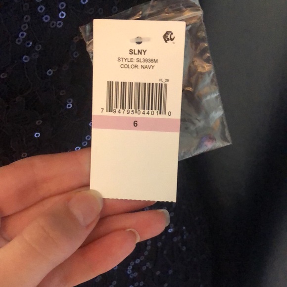 SLNY navy blue sequins gown - Picture 5 of 7